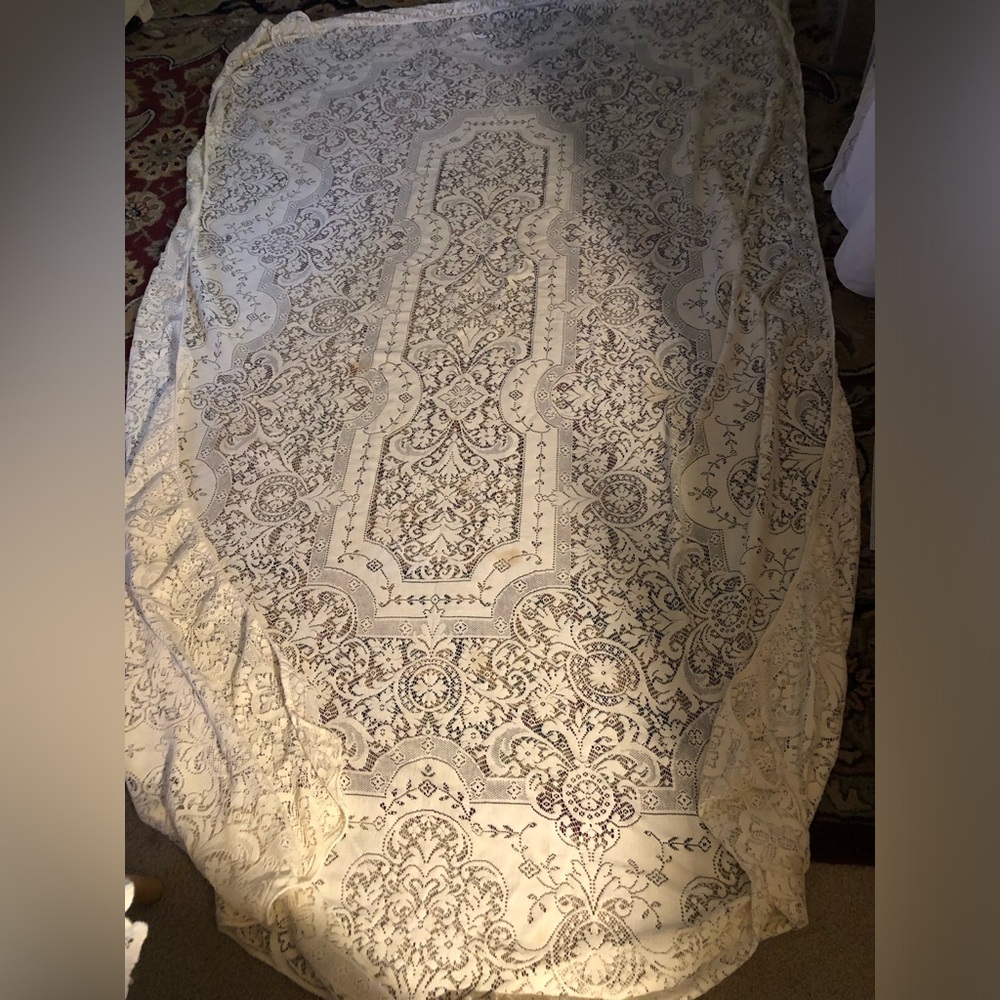 Large antique lace tablecloth 100x60”